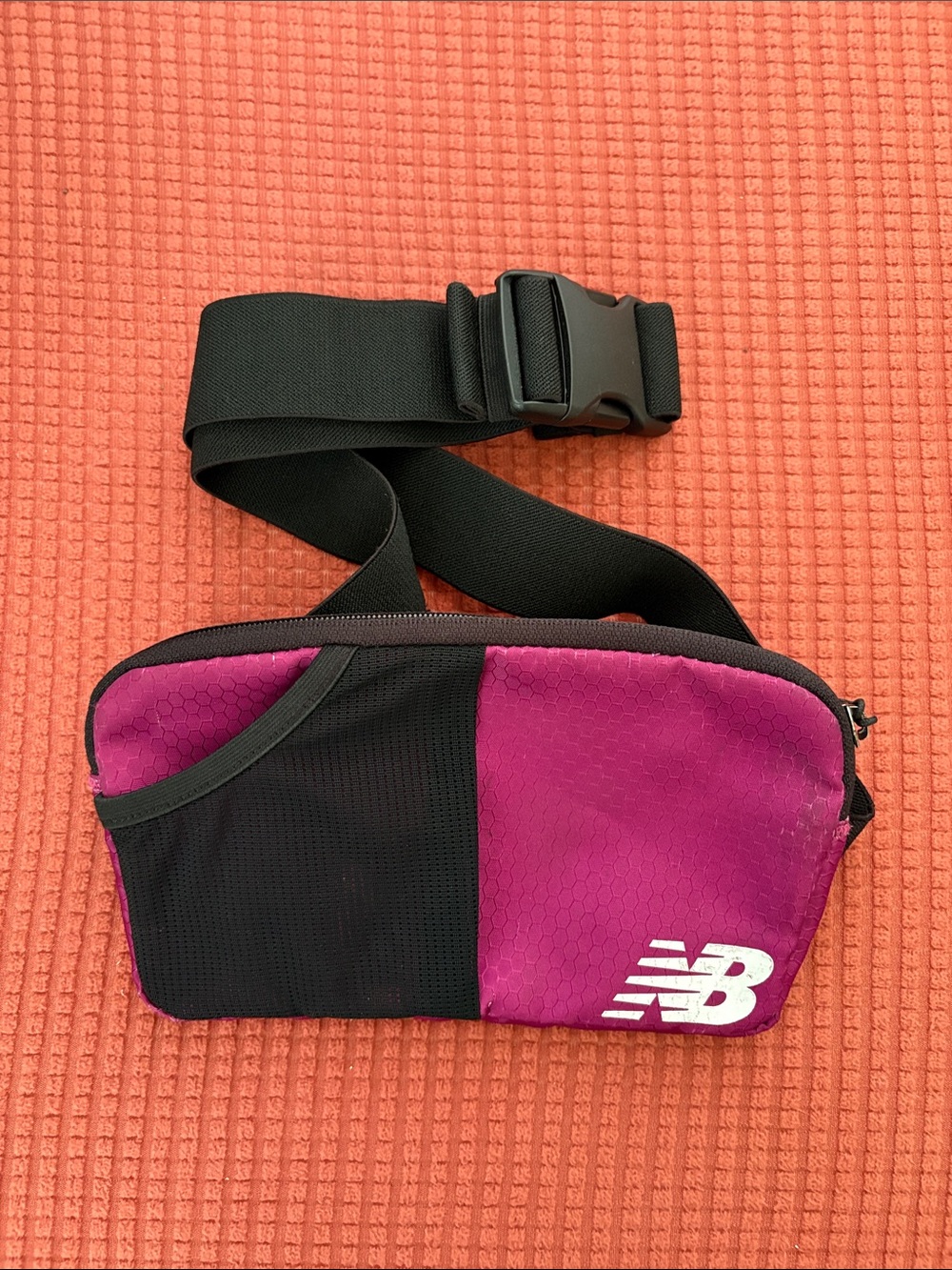 🏃‍♀️ New Balance Buckle Flapbag. Belt Bag, Waist Pack. Sling Belt.